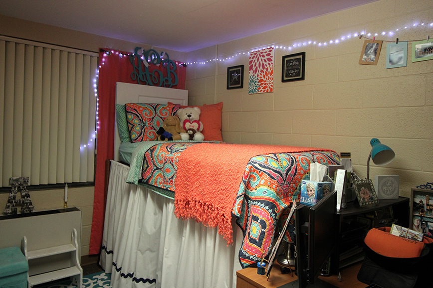 Elkstone Hall student room bed