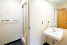 app-heights-bathroom.jpg